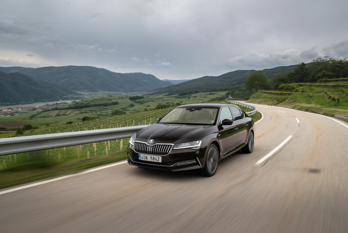 1,5 TSI ACT 110 kW (150 PS): überarbeiteter SKODA SUPERB jetzt ab 28.850 Euro bestellbar (FOTO)