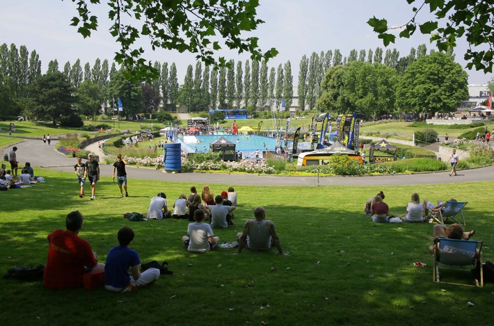 YOU im Sommergarten: Wipeout Parcours im Event-Pool, BMX-Shows und Kartbahn