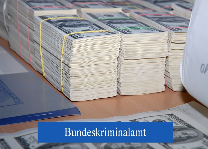 BKA: Die Staatsanwaltschaft Köln und das Bundeskriminalamt teilen mit:
Großer Erfolg im Kampf gegen die Falschgeldkriminalität- 
Sicherstellung von gefälschten Dollarnoten im Nennwert von 16 Millionen US-$
