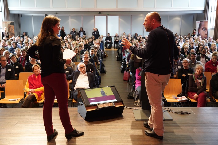 300 représentants de la classe politique, de l&#039;économie et du secteur social au Forum de Caritas à Berne