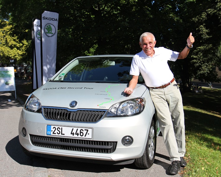SKODA CNG-Challenge: Für 13 Euro mit dem Auto von Berlin nach Prag? (FOTO)