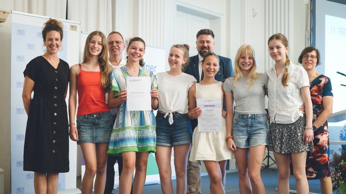 Regensburger Jugendliche gewinnen mit „Nosce te ipsum – de deis detegendis“ das Sprachenfest des Bundeswettbewerbs Fremdsprachen 2026
