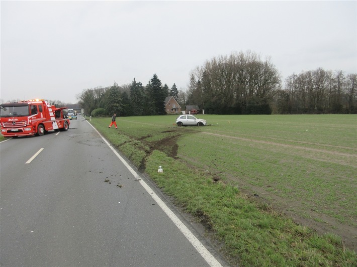 POL-MS: Handy lenkt ab - Auto überschlägt sich - 21-Jährige schwer verletzt