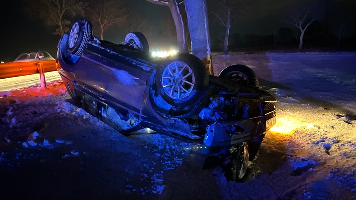 POL-ROW: Zeugenaufruf: Unbekannte/r Autofahrer/in verursacht schweren Verkehrsunfall und flüchtet