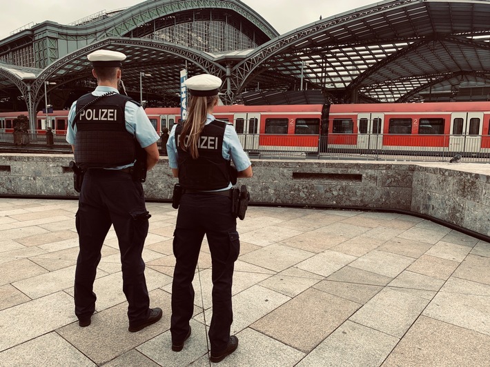 BPOL NRW: Bedrohung mit Cuttermesser - Bundespolizei nimmt jungen Täter in Gewahrsam