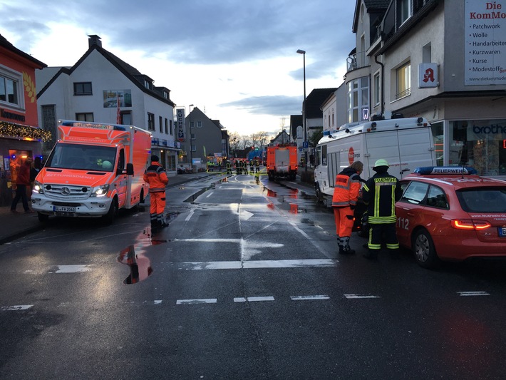FW-GL: Umfangreiche Gasausströmung in Bergisch Gladbach-Heidkamp