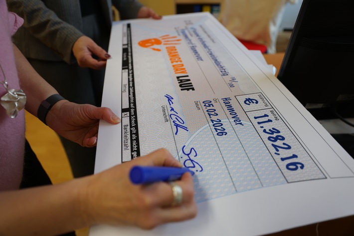 POL-H: Finanzielle Unterstützung für "Frauennotruf Hannover": Übergabe des Erlöses des Orange-Day-Laufs 2025