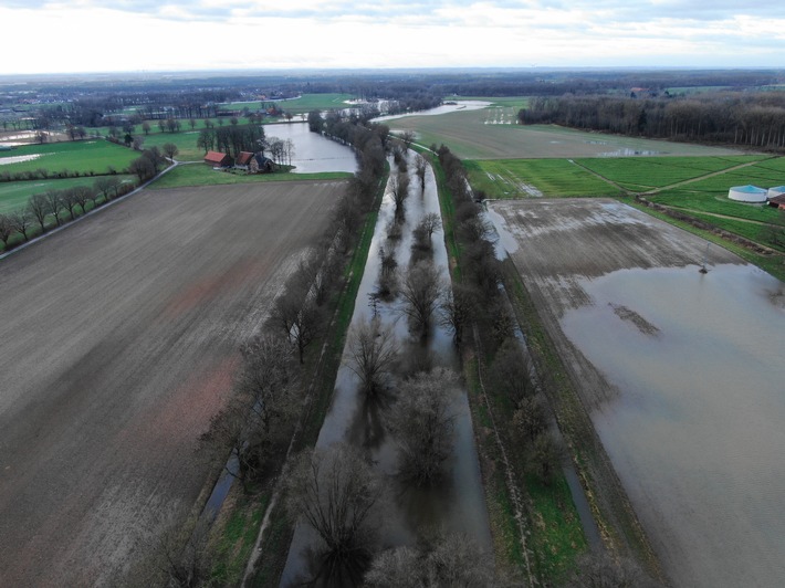 FW Kreis Soest: Hochwasser: Pegelstände sinken Doch Niederschläge am Freitag können Auswirkungen haben - Kreisbrandmeister: "Für Verschärfung der Lage gewappnet"