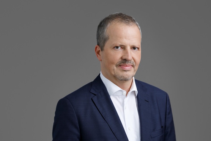 Vertriebsgeschäftsführer Dr. Peter Walz verlässt Vodafone zum 31. März 2018