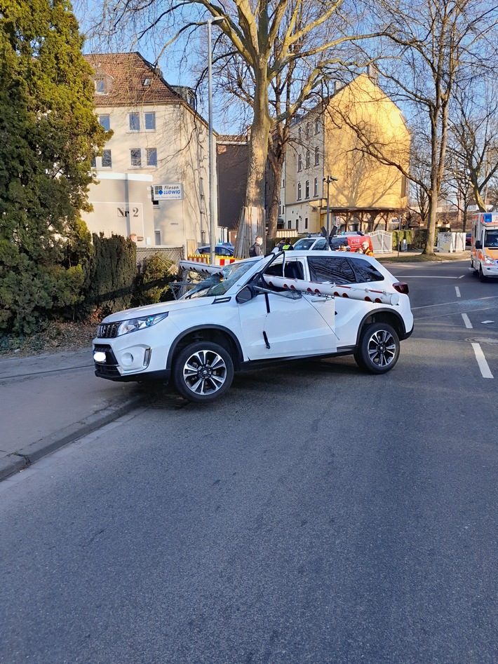 FW-BO: Bahnschranke im PKW