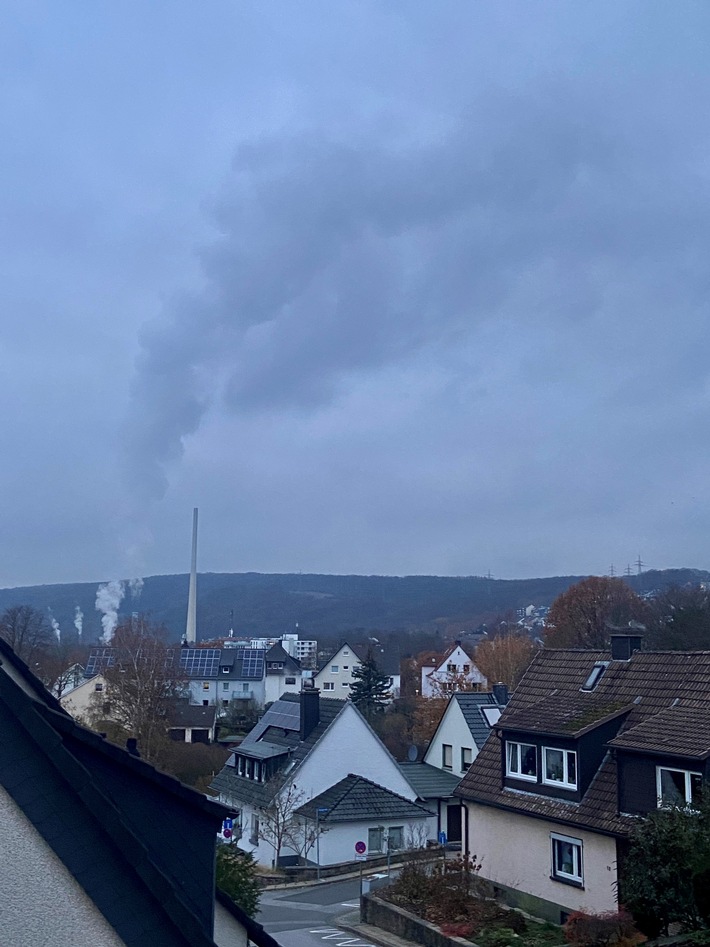 FW-EN: Kohlenstoffmonoxid Warnmelder löste aus - Feuerwehr kontrollierte Gebäude in der Eichenstraße