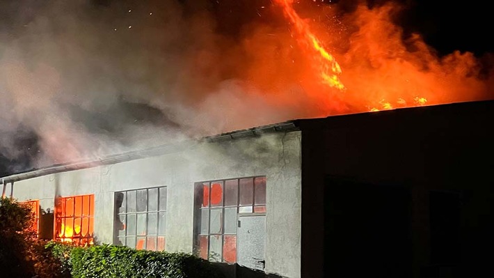POL-ST: Lengerich, Großbrand einer Lagerhalle, Keine Verletzten