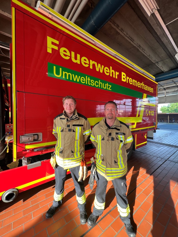 FW Bremerhaven: Tierischer Einsatz am Ostersonntag: PETA übergibt &quot;Helden für Tiere&quot;-Urkunde an die Feuerwehr Bremerhaven