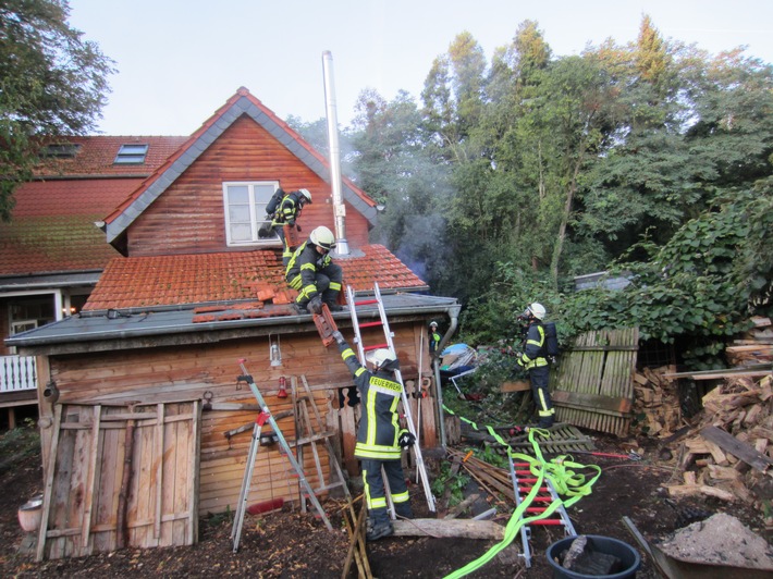 FW-MH: Gemeldeter Schornsteinbrand und Paralleleinsatz