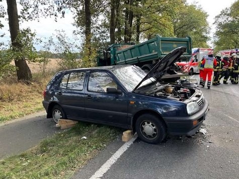 POL-ROW: ++ Schwerer Verkehrsunfall bei Bremervörde: 73-jährige Unfallbeteiligte im Krankenhaus verstorben ++