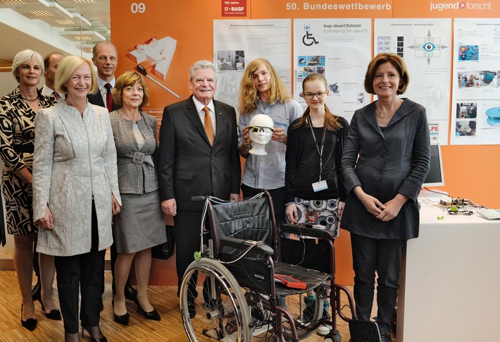 Bundespräsident Gauck kürt Jugend forscht Bundessieger 2015 (FOTO)