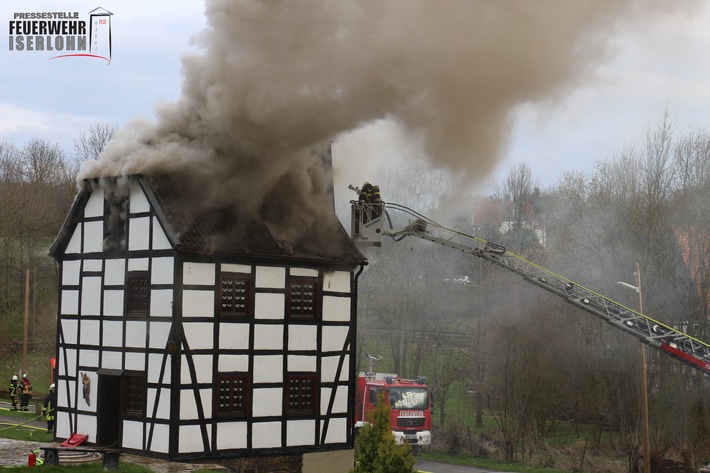 FW-MK: Dachstuhlbrand in Iserlohn-Bilveringsen