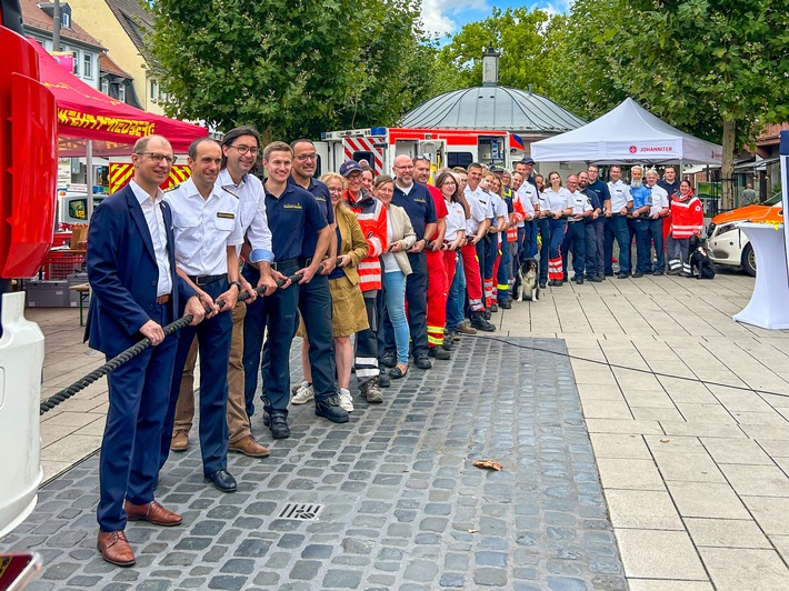 Mittelhessen: "Wir ziehen alle an einem Strang" - Blaulichtfamilie setzt starkes Zeichen der Solidarität
