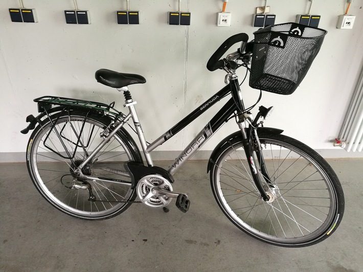 POL-OH: Fahrrad gestohlen - Bushäuschen beschmiert - Roller und Pakete gestohlen