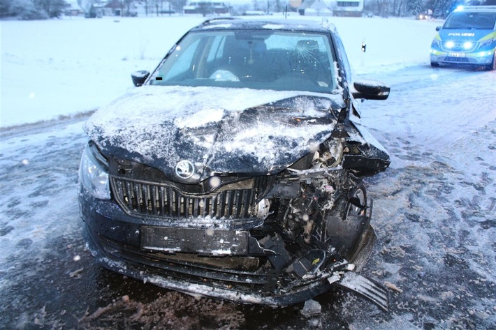 POL-MI: Frontalzusammenstoß zweier Autos