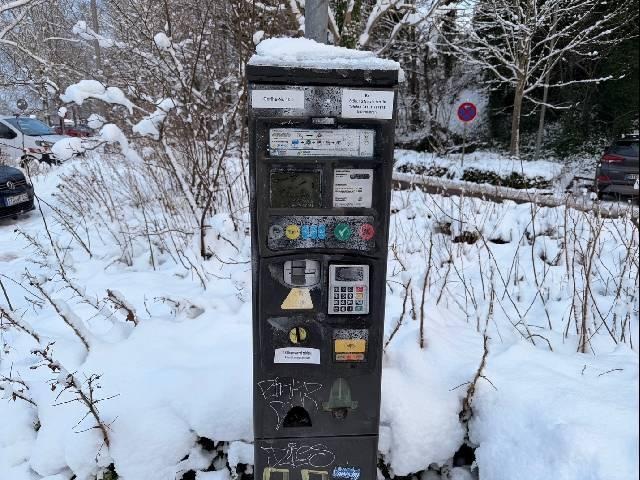 POL-STD: Metalldiebe in Stade, Parkscheinautomat am Buxtehuder Bahnhof durch Böller gesprengt - Polizei sucht Zeugen, 58-jähriger Mann in Freiburg Schwerer Raub in Freiburg - Opfer in Cuxhaven gemeldet