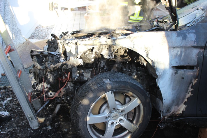 POL-ME: BMW brannte: Polizei geht von technischem Defekt aus - Hilden - 1902175