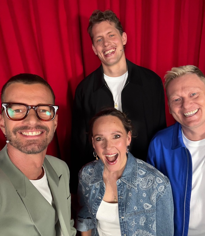Startaufstellung steht! Komikerin Carolin Kebekus, NBA-Star Moritz Wagner und Entertainer Knossi spielen auf Angriff und wollen Showmaster Joko ins Abseits drängen