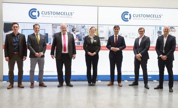 Innovation &#039;Made in Germany&#039;: Bundeswirtschaftsminister Peter Altmaier und Bundestagsabgeordneter Mark Helfrich zu Gast bei CUSTOMCELLS