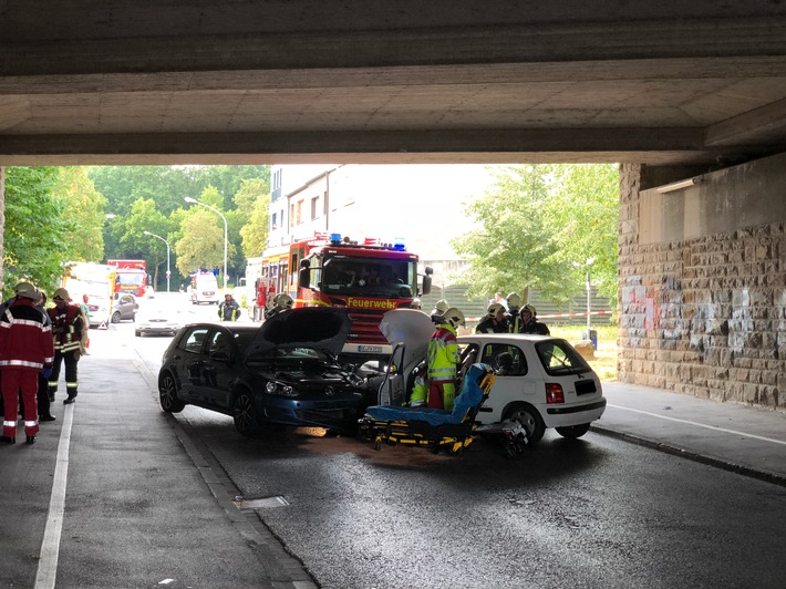 FW-GE: Verkehrsunfall mit zwei verletzten Personen in Gelsenkirchen Erle.