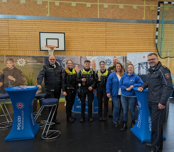 POL-WHV: Erfahrungsbericht zum Polizeistand auf der job4u Messe