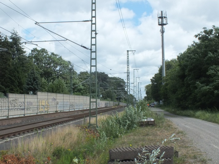 BPOL NRW: 2100 Meter Kupferkabel mit einem Gewicht von über 2000 Kilogramm am Buschtunnel in Aachen gestohlen - Bundespolizei hat Ermittlungen aufgenommen und sucht Zeugen -