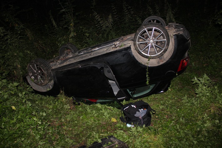 POL-ME: Auf dem Dach gelandet und geflüchtet - Velbert - 2107119