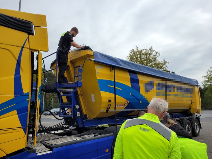 POL-HK: Essel / A 7 / Allertal: Kontrolle von Transporten deckt erhebliche Mängel auf (Fotos anbei); Soltau / A7: Raser auf Autobahn; Soltau: Erneut VW Bully gestohlen