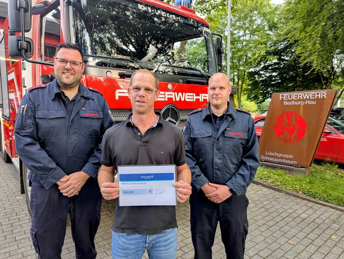FW-KLE: Dauerspende für die Freiwillige Feuerwehr Bedburg-Hau: Dirk Peekel unterstützt ehrenamtliches Engagement