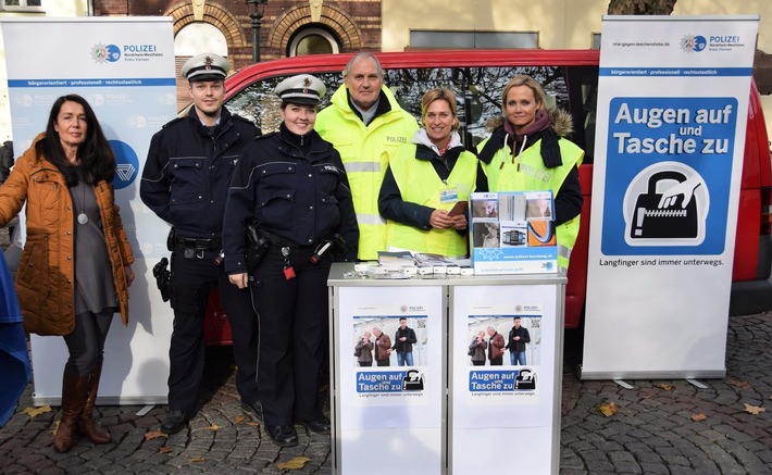 POL-VIE: Kempen: Polizei informierte über Taschendiebstahl - erfolgreicher Infostand in Kempen