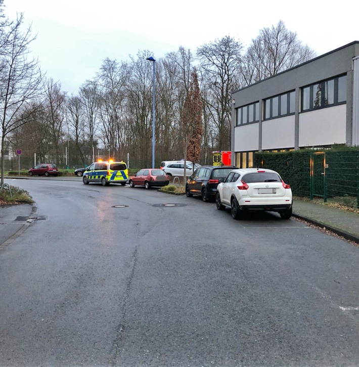 POL-ME: 39-jährige Kölnerin von Auto angefahren und schwer verletzt - Verursacher flüchtet - Langenfeld - 2101008
