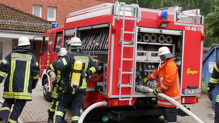 FW Celle: Feuer in einem Wohn- und Pflegeheim in Altencelle