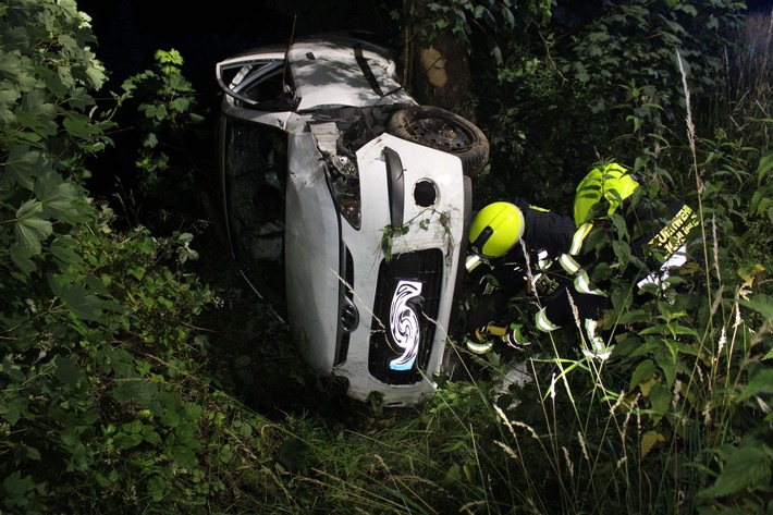 POL-RBK: Leichlingen - Pkw-Fahrer weicht Reh aus und verletzt sich schwer