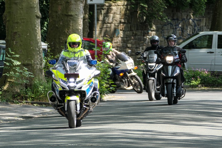 POL-RE: Kreis Recklinghausen/ Bottrop/ Kreis Borken/ Kreis Coesfeld: PoliTour - Biker-Ausfahrt mit der Polizei