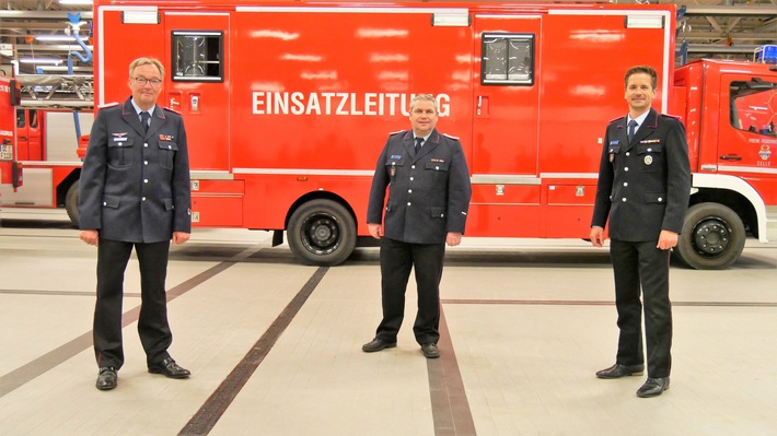 FW Celle: Mitgliederversammlung der Ortsfeuerwehr Celle-Hauptwache / Wiechmann im Amt bestätigt / Ralf Ramachers mit dem Deutschen Feuerwehr-Ehrenkreuz in Bronze geehrt.