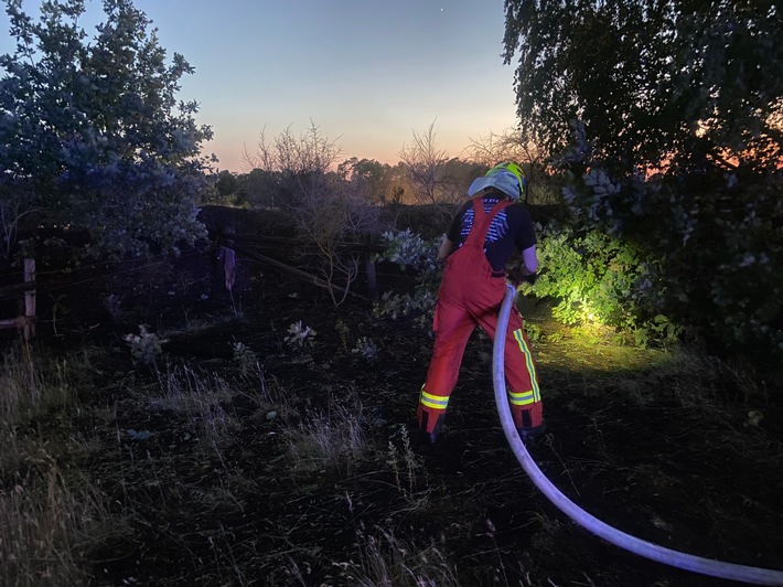 FW-SE: Größerer Busch-und Flächenbrand im Freizeitpark Kaltenkirchen