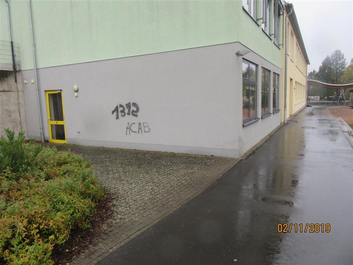 POL-PDTR: Sachbeschädigung durch Graffiti an Morbacher Grundschule