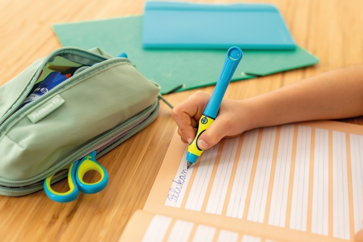 Schreiben lernen mit griffix von Pelikan / Weiterer Text über ots und www.presseportal.de/nr/71208 / Die Verwendung dieses Bildes ist für redaktionelle Zwecke unter Beachtung ggf. genannter Nutzungsbedingungen honorarfrei. Veröffentlichung bitte mit Bildrechte-Hinweis.