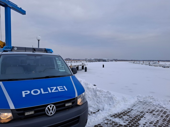 LWSPA M-V: Warnung der Wasserschutzpolizei - Betreten der Eisflächen ist lebensgefährlich
