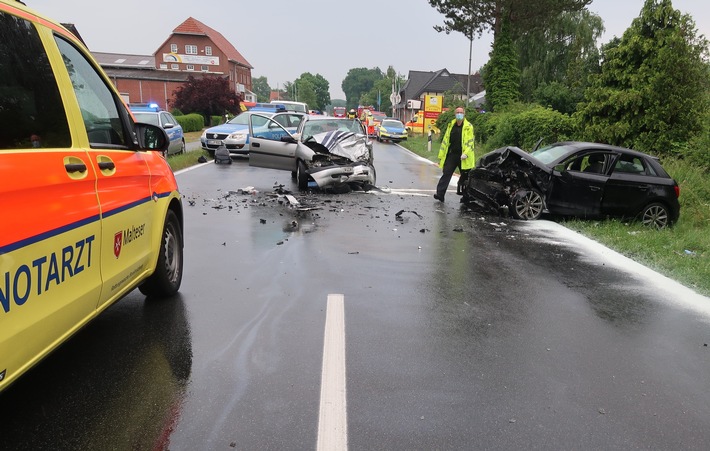POL-DEL: Landkreis Oldenburg: Zwei Personen bei Verkehrsunfall auf der B212 in Ganderkesee lebensgefährlich verletzt +++ Mehrstündige Vollsperrung