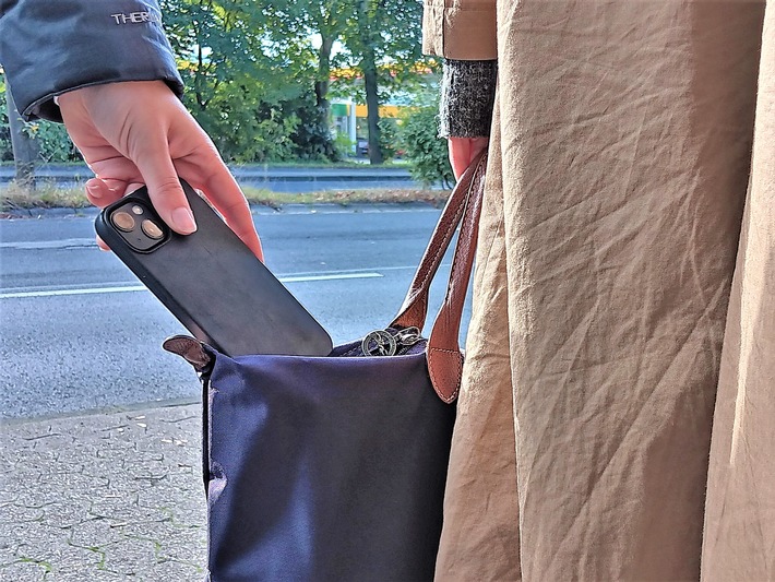 POL-NE: Polizei berät im Info-Mobil gegen Taschendiebstahl
