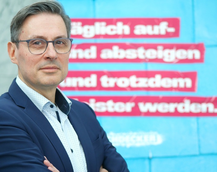 ZVDH-Hauptgeschäftsführer Ulrich Marx / Weiterer Text über ots und www.presseportal.de/nr/115513 / Die Verwendung dieses Bildes für redaktionelle Zwecke ist unter Beachtung aller mitgeteilten Nutzungsbedingungen zulässig und dann auch honorarfrei. Veröffentlichung ausschließlich mit Bildrechte-Hinweis.
