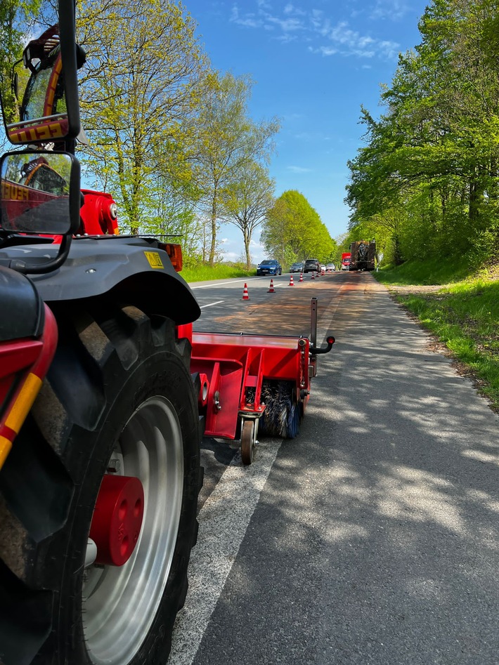 FW-DT: Ölschaden auf Externsteine Straße