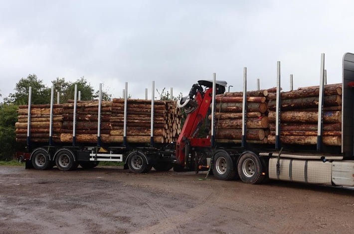 POL-PPTR: Holztransporte mit deutlicher Überladung in der Eifel unterwegs