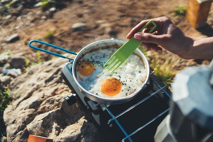 Von Kaffeekochen bis Kühlbox: So lange hält die Gaskartusche beim Camping. / Weiterer Text über ots und www.presseportal.de/nr/112641 / Die Verwendung dieses Bildes ist für redaktionelle Zwecke unter Beachtung ggf. genannter Nutzungsbedingungen honorarfrei. Veröffentlichung bitte mit Bildrechte-Hinweis.